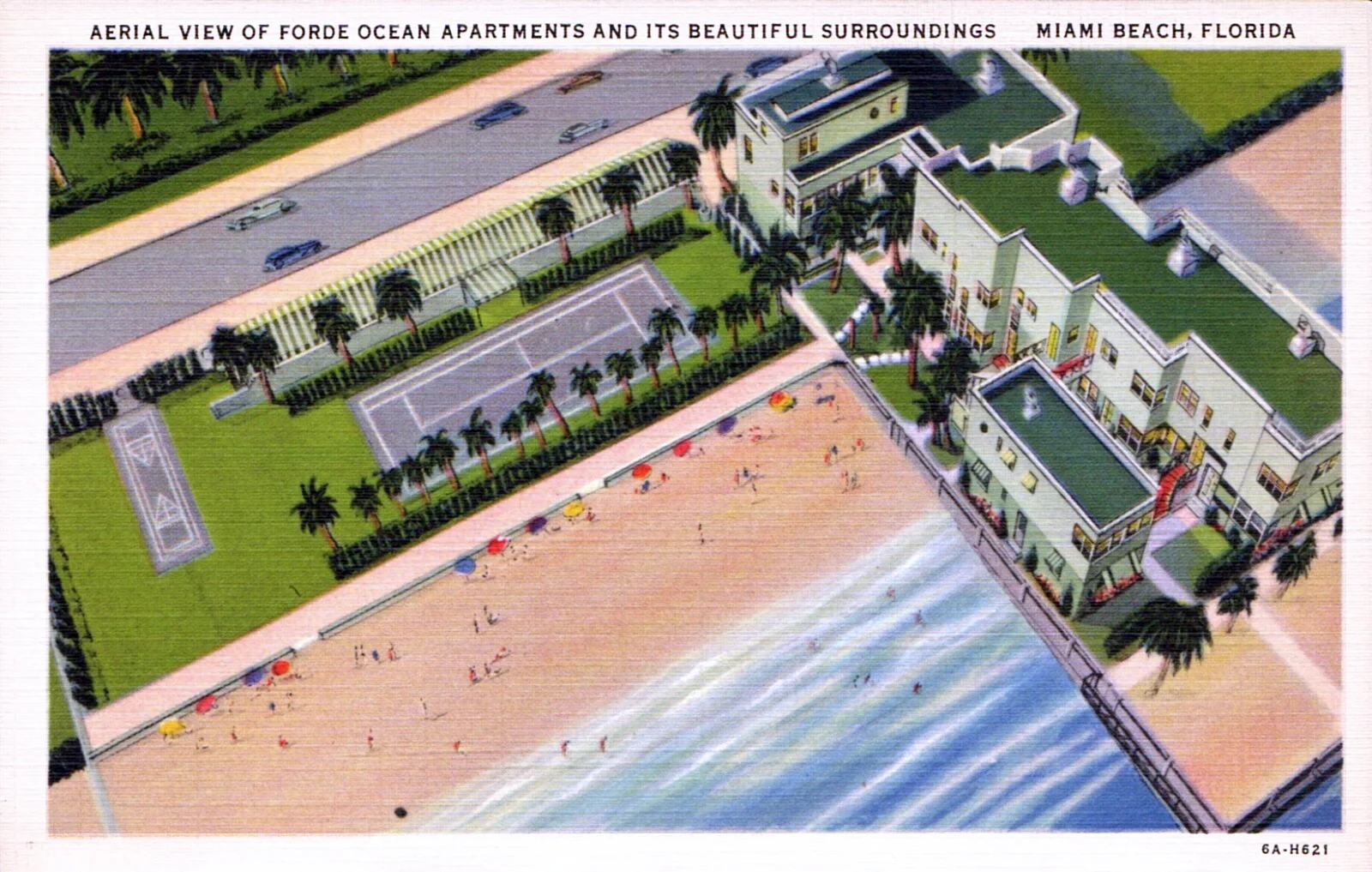 Postal ilustrada de unos apartamentos frente al mar en Miami Beach, con palmeras, cancha y sombrillas en la arena