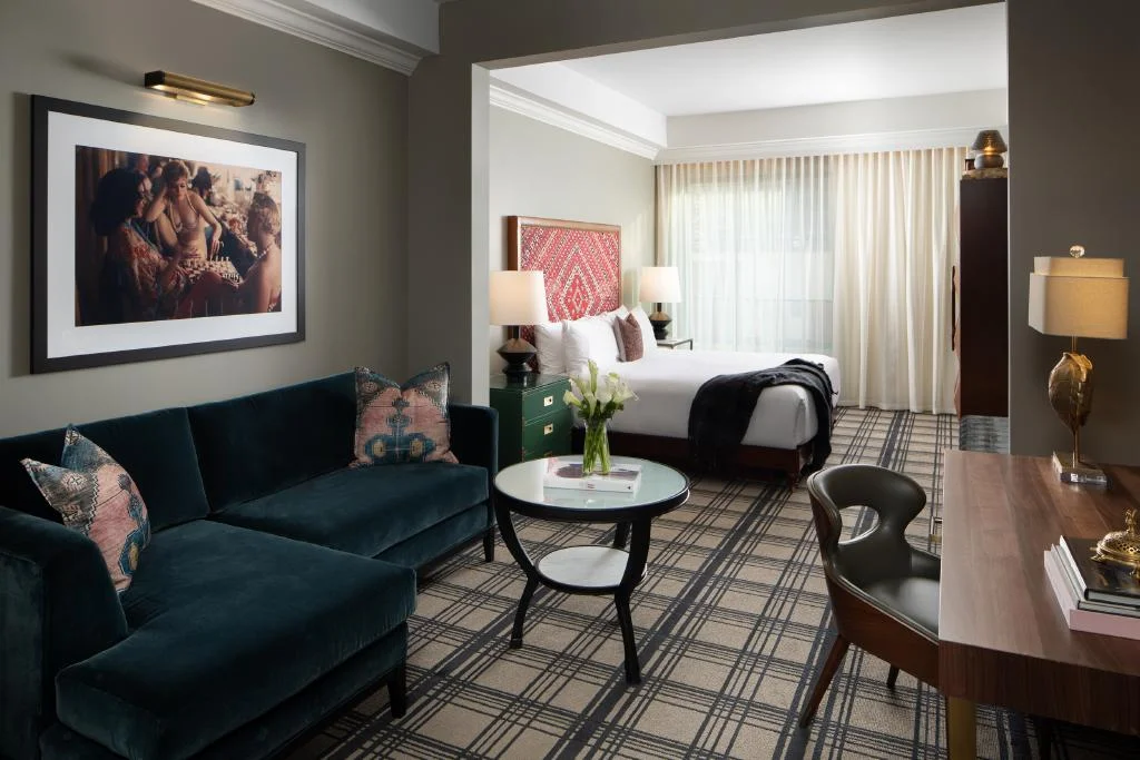 Habitación de hotel amplia y moderna en el centro de Austin